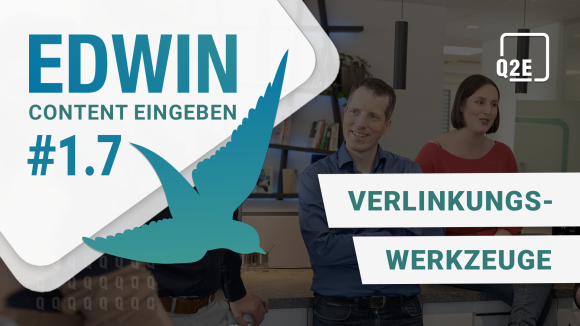 Bild vom Team. Im linken oberen Eck eine weiße Raute mit blauem Text: "EDWIN - Content eingeben #1.7". Schräg darüber ein blau-mint-verlaufender Vogel. Im rechten oberen Eck das Logo von Q2E. Rechtsbündig blauer Text in weißer Box "Verlinkungswerkzeuge".